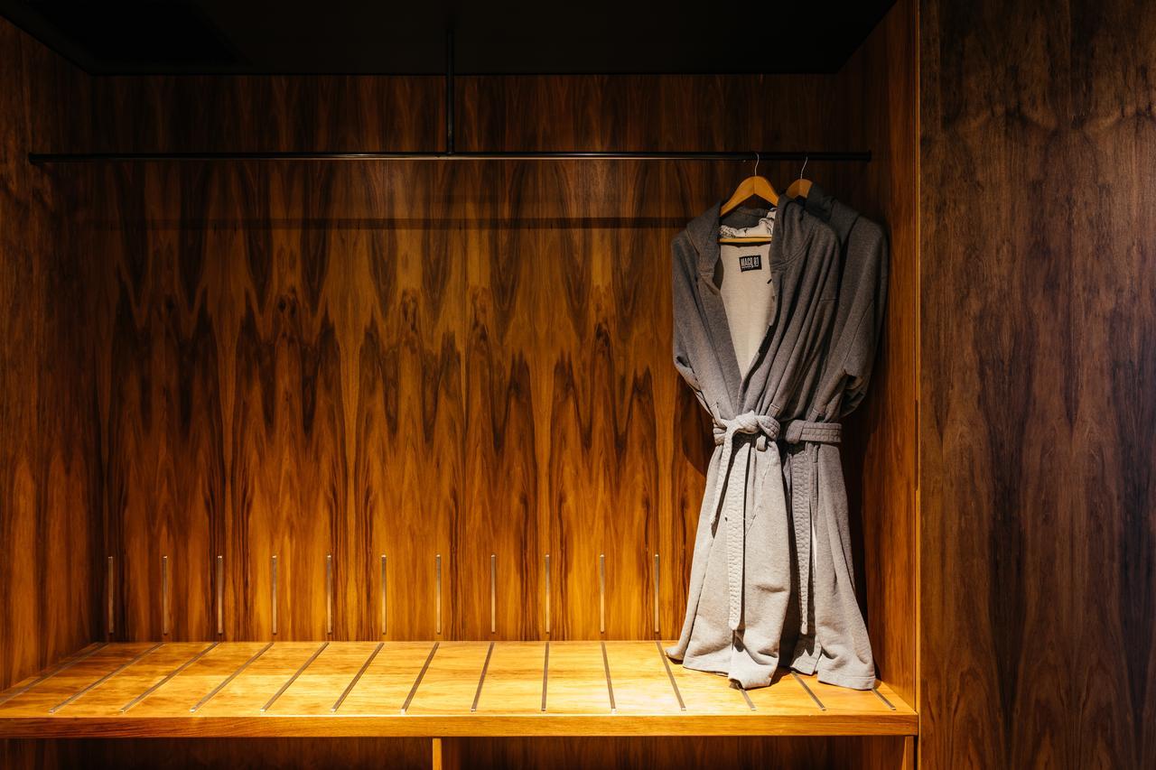 Macq 01 Hotel Hobart Eksteriør bilde A bathrobe hanging on a wooden bench